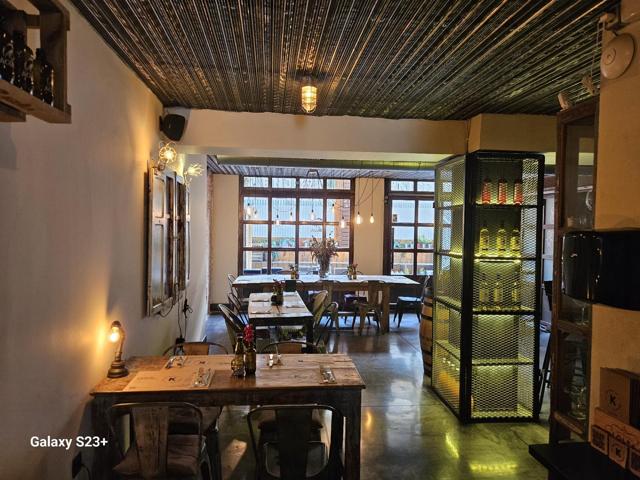 Magnífico restaurante en traspaso al lado de Francesc Macià photo 0