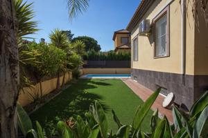 Chalet independiente en Urb. Las Palmeritas - La Redondela-Isla Cristina photo 0