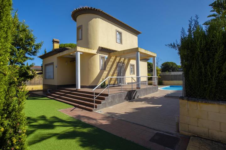 CHALET INDEPENDIENTE EN URB. LAS PALMERITAS - LA REDONDELA-ISLA CRISTINA photo 0