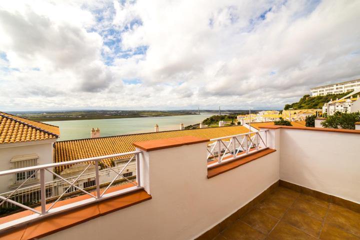 ADOSADO EN EL MIRADOR DEL GUADIANA, AYAMONTE, CON VISTAS PANORÁMICAS photo 0