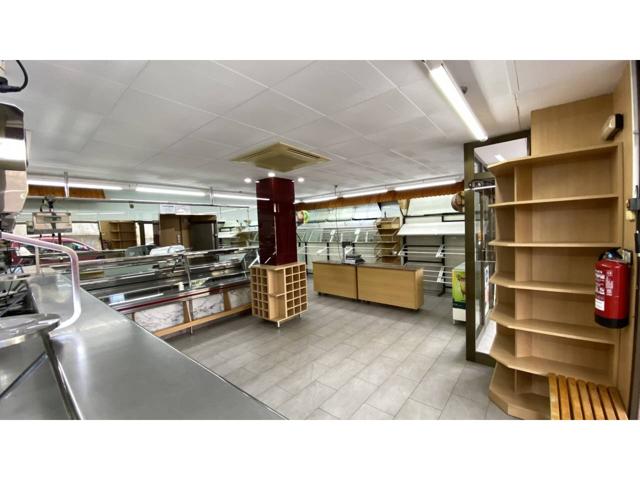 Local en venta con posibilidad de alquiler con opción a compra en Can Palet photo 0