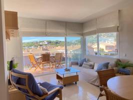 Magnífic àtic dúplex cantoner de 3 habitacions, amb gran terrassa i piscina comunitària a Platja d'Aro. photo 0