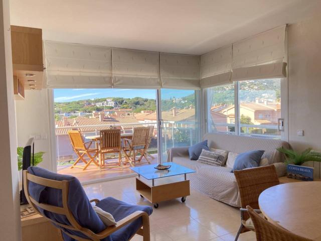 Magnífic àtic dúplex cantoner de 3 habitacions, amb gran terrassa i piscina comunitària a Platja d'Aro. photo 0