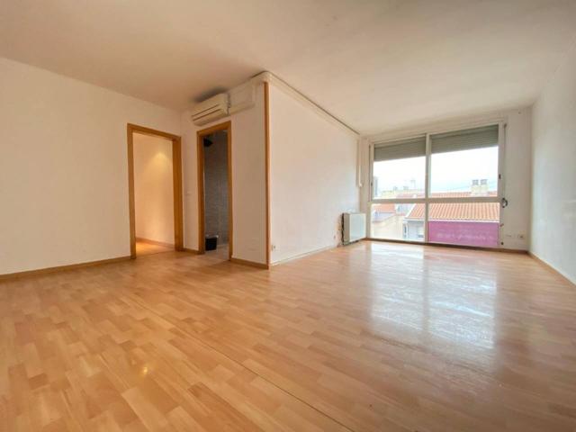 Piso en venta en Les Arenes-Can Montllor-La Grípia photo 0