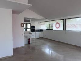 Local diáfano de 54m² con vistas a la Plaça Vella photo 0