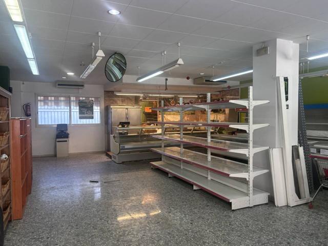 Local diáfano de 162 m² en el centro de Terrassa photo 0