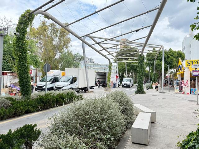 Local comercial en venta en Magaluf! photo 0