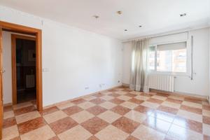 Amplio piso de 4 habitaciones con ascensor , en venta en Sant Andreu de la Barca! photo 0