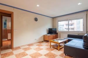 Amplio piso de 4 habitaciones con ascensor , en venta en Sant Andreu de la Barca! photo 0