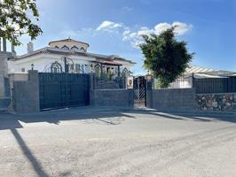 Casa - Chalet en venta en Arona de 1305 m2 photo 0