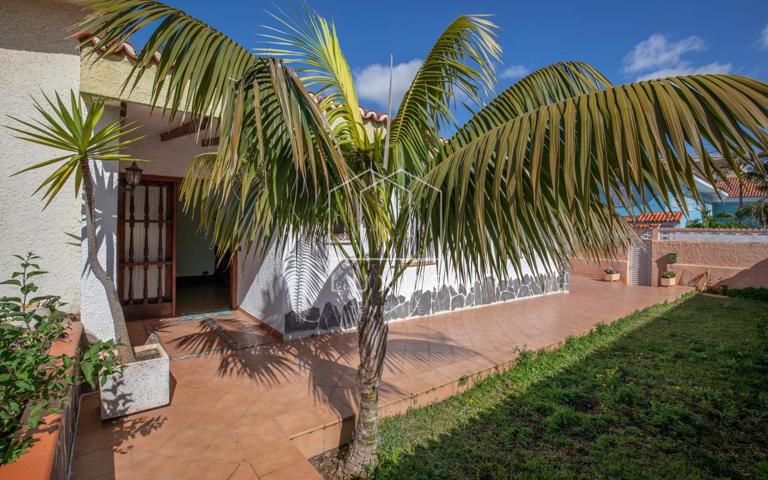 Casa - Chalet en venta en La Laguna de 301 m2 photo 0