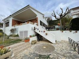 Chalet en venta en Sant Iscle de Vallalta de 6 habitaciones con terraza y piscina photo 0