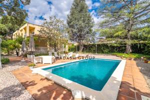 Espectacular casa unifamiliar en Urb. El Pinar (Reus) — lista para entrar a vivir photo 0