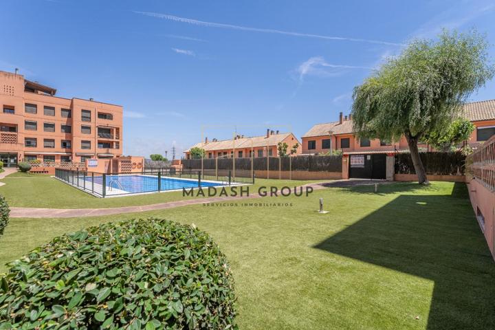 Casa apareada con jardín, terraza y buhardilla en Coma-ruga, a pocos minutos del mar. photo 0