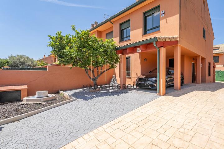 Casa apareada con jardín, terraza y buhardilla en Coma-ruga, a pocos minutos del mar. photo 0