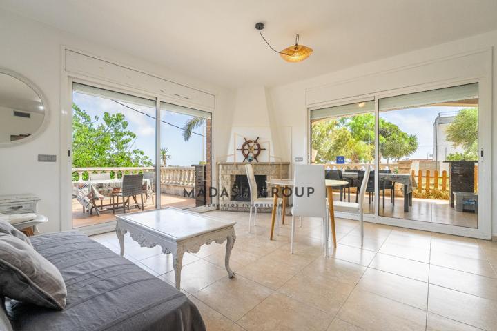 Exclusiva villa con vistas al mar, piscina privada y licencia turística en Segur de Calafell photo 0