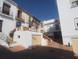 ¡Oportunidad Única! Dos Casas Unidas en Venta con Potencial para Hostal – A Pasos del Histórico Cast photo 0