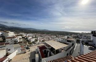 ¡Vive con vistas espectaculares! Edificio de dos pisos superiores, garaje y local con gran potencial photo 0