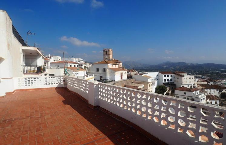 🔑 Todo en Uno: Disfruta Vistas, Comodidad y Potencial de Inversión en Este Edificio Único photo 0