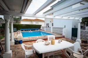 Magnífica casa independiente con piscina privada y vistas despejadas. photo 0