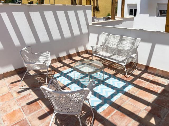 Precioso piso con terraza amplia y vistas a la alcazaba, totalmente amueblado con gusto photo 0