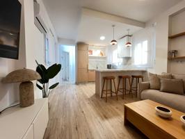 Encantador piso de 2 dormitorios en alquiler en pleno centro de Málaga photo 0