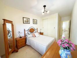 Amplio piso con terraza, garaje y ubicación excepcional en Nerja photo 0