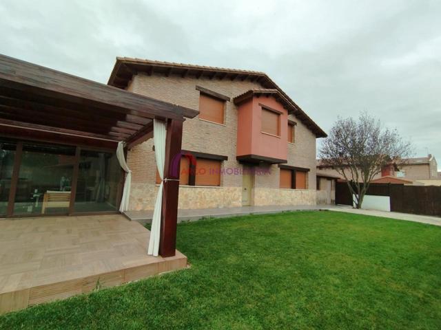 Unifamiliar Pareada En venta en La Chopera, Arcos photo 0