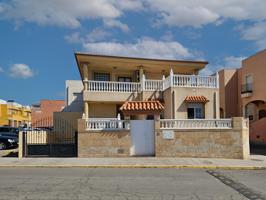 Exclusivo Chalet de ensueño en Pechina: espacio, confort y conexión photo 0