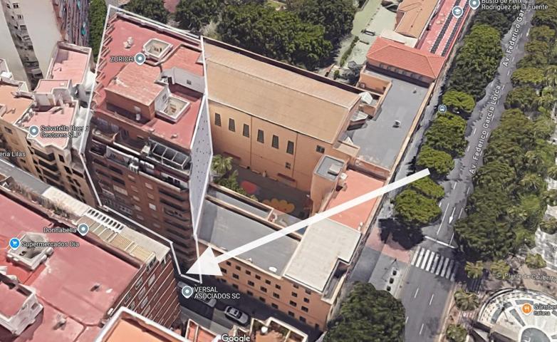 Piso con gran potencial en zona Centro, junto a la Rambla de Almería photo 0