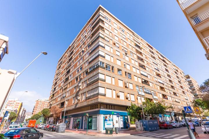 Vivienda de Primera en el Corazón de Almería photo 0