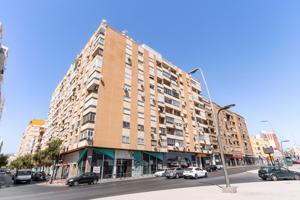 Piso en Venta en Carretera de Ronda, Almería – Ubicación Estratégica Frente a los Juzgados photo 0