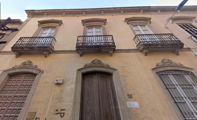 ¡Una joya arquitectónica con historia y potencial ilimitado en el corazón de Almería! photo 0