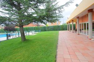 CHALET ADOSADO EN TORRENIEVE photo 0