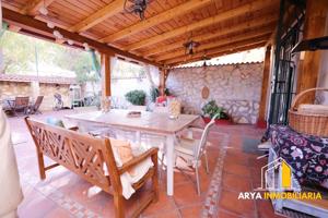 Chalet adosado en Loeches con piscina comunitaria photo 0