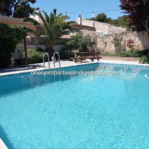 CASA GRANDE CON PISCINA Y GRANDES ESPACIOS photo 0