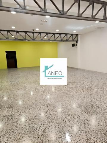 Amplio Local Comercial en Monovar - Oportunidad de Inversión photo 0