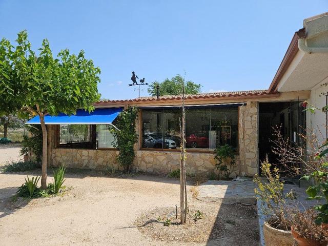 Chalet con negocio de hostelería en funcionamiento durante años. photo 0