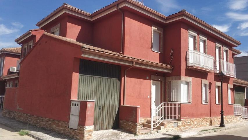 EMPIRE HOMES VENDE CHALET PAREADO photo 0