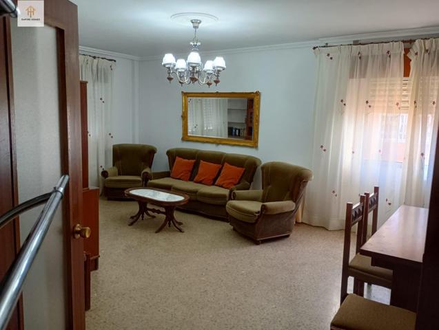 🎓 Empire Homes alquila amplio piso ideal para estudiantes – Zona Centro, Cáceres photo 0
