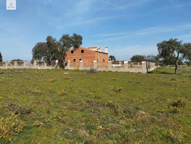 SE VENDE TERRENO en Ctra. Badajoz en Paraje Ramogil photo 0