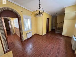 Se ALQUILA y VENDE CASA en parte antigua de Cáceres photo 0