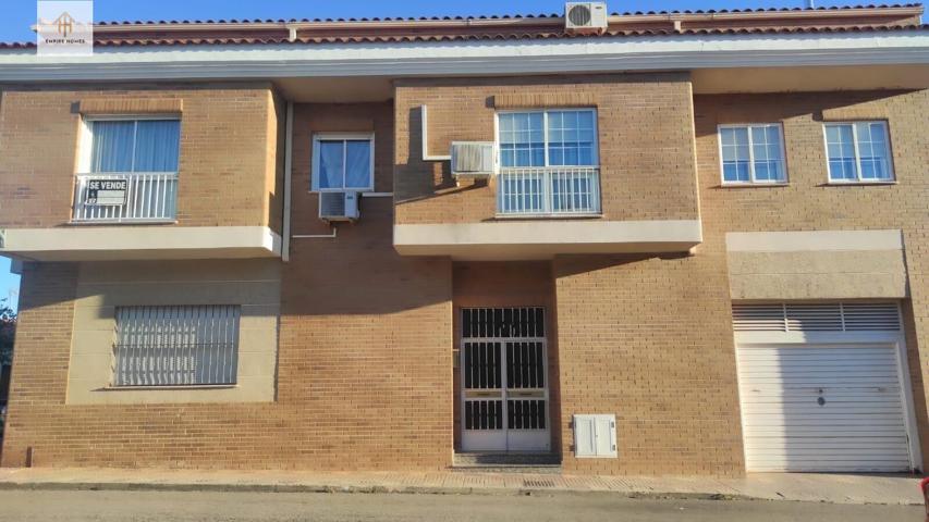 Se VENDE CASA en zona ALDEA MORET photo 0