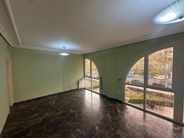 🏠 EMPIRE HOMES OFRECE: Piso Luminoso y Amplio en el Centro de Cáceres – Sin Amueblar 🏠 photo 0