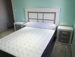 Piso totalmente reformado de 4 habitaciones en Avenida de Cervantes – Ideal para estudiantes o familias photo 0