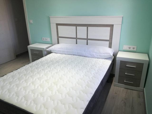 Piso totalmente reformado de 4 habitaciones en Avenida de Cervantes – Ideal para estudiantes o familias photo 0