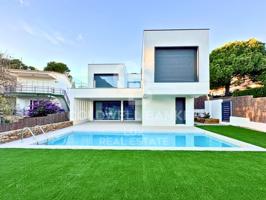 Villa En venta en Llançà photo 0