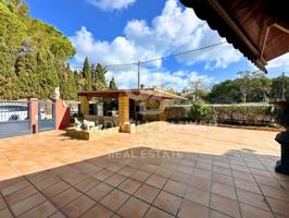 Villa En venta en Garriguella photo 0