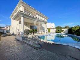 Villa En venta en Empuriabrava photo 0