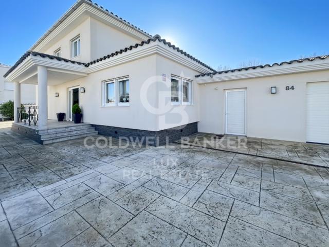Villa En venta en Empuriabrava photo 0